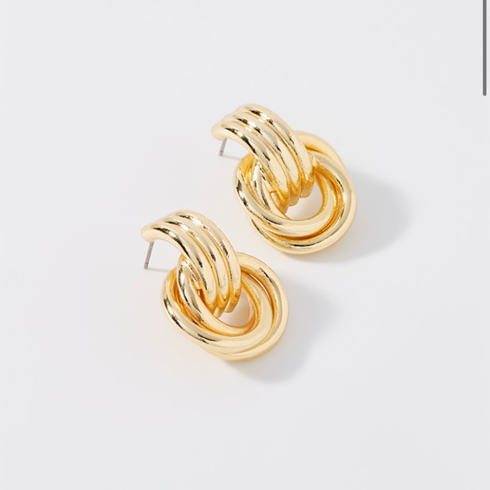 🆕 Simons “Golden Interlock” Earrings